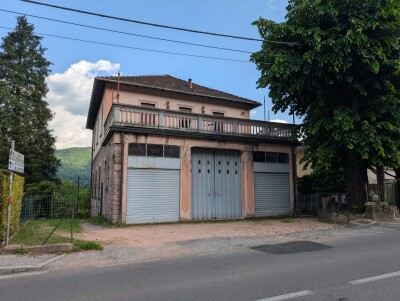 CUASSO AL MONTE, CASA INDIPENDENTE CON AMPIA AUTORIMESSA