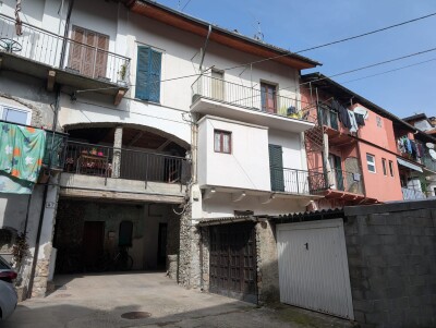INDUNO OLONA, TRILOCALE IN CORTE CON BOX