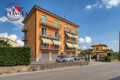 ARCISATE, TRILOCALE RISTRUTTURATO CON BOX E GIARDINO PRIVATO