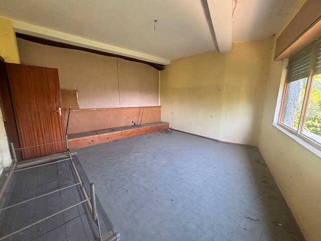 CUASSO AL MONTE, VILLA SINGOLA DA RISTRUTTURARE CON BOSCO PRIVATO-11