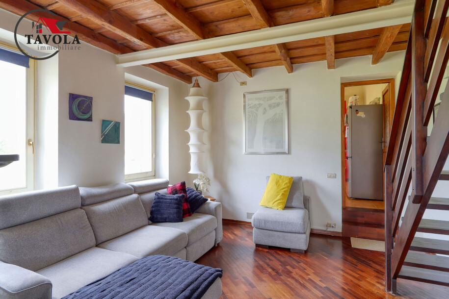 PORZIONE DI CASA LIBERA SU TRE LATI CON GIARDINO-11