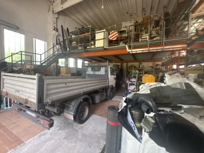 CUVEGLIO, CAPANNONE INDUSTRIALE CON PIAZZALE: