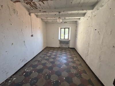 CUASSO AL MONTE, QUADRILOCALE DA RISTRUTTURARE CON CANTINA-12