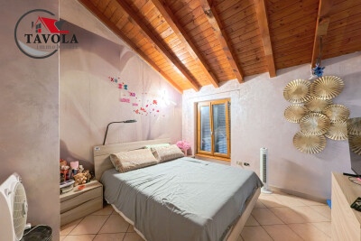PORTO CERESIO - PORZIONE DI CASA TERRA-CIELO-12