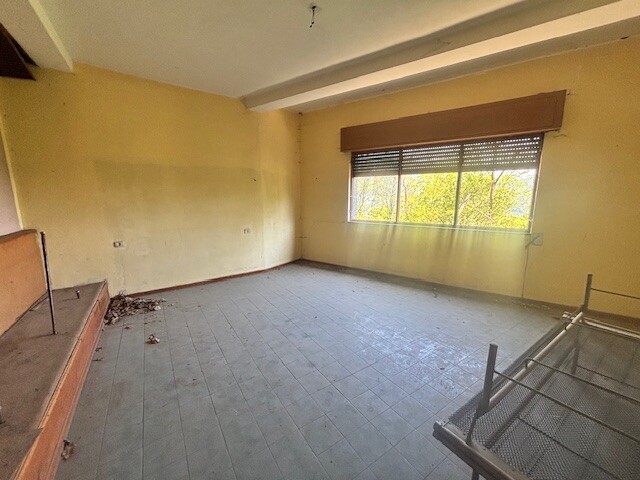 CUASSO AL MONTE, VILLA SINGOLA DA RISTRUTTURARE CON BOSCO PRIVATO-13