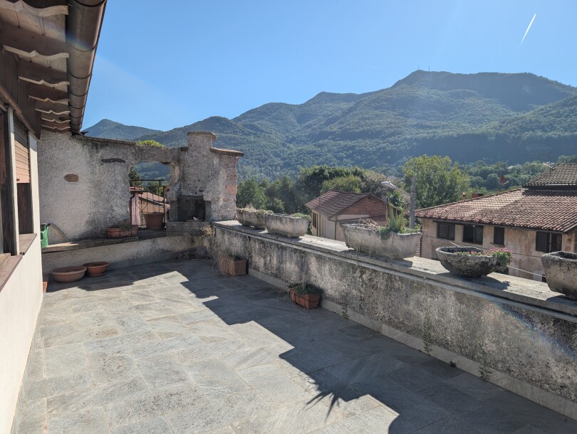 CUASSO AL PIANO, PORZIONE DI CORTE CON BOX-14