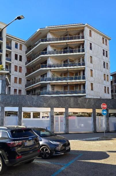 VARESE, AMPIO TRILOCALE CON TERRAZZA-16