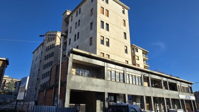 VARESE, AMPIO TRILOCALE CON TERRAZZA-17