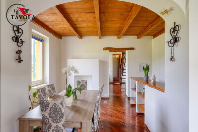 PORZIONE DI CASA LIBERA SU TRE LATI CON GIARDINO-15
