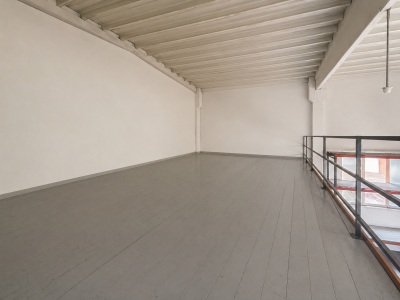 CUVEGLIO, CAPANNONE INDUSTRIALE CON PIAZZALE: