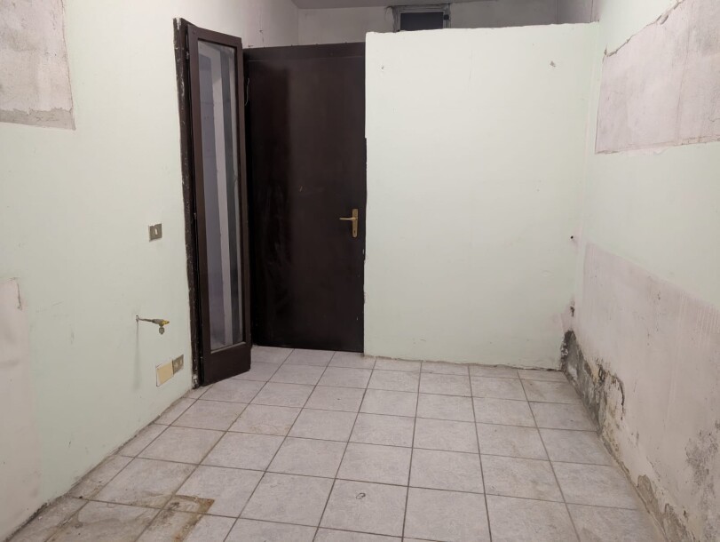 INDUNO OLONA, TRILOCALE IN CORTE CON BOX-17