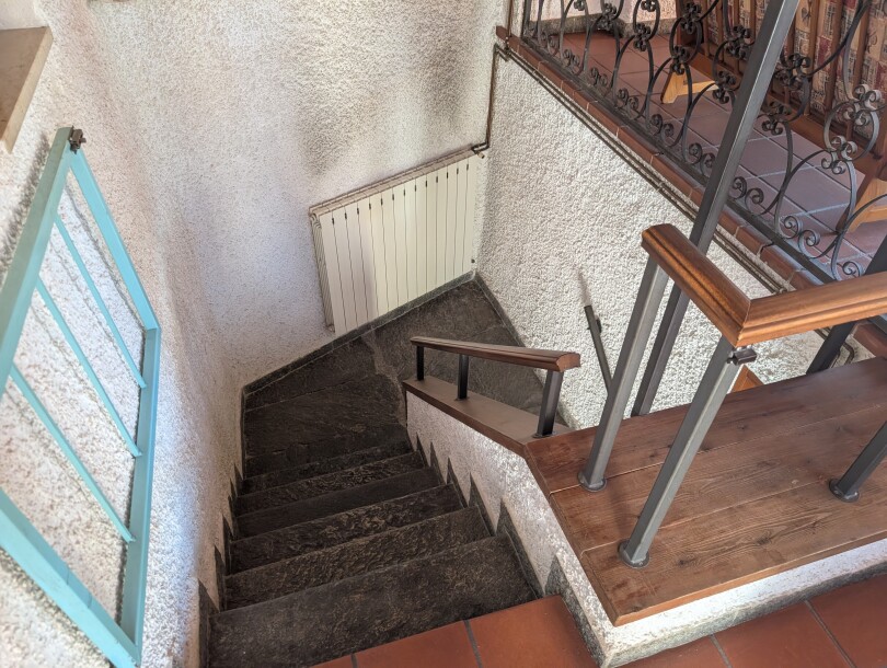 CUASSO AL PIANO, PORZIONE DI CORTE CON BOX-21