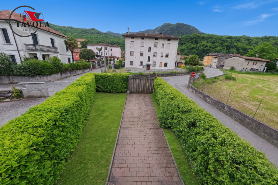PORZIONE DI CASA LIBERA SU TRE LATI CON GIARDINO-18