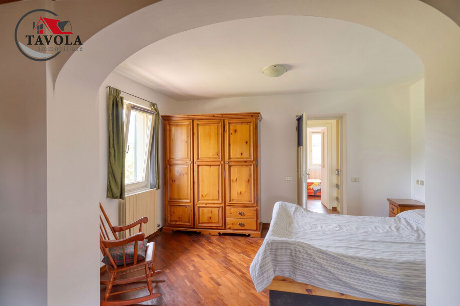 PORZIONE DI CASA LIBERA SU TRE LATI CON GIARDINO-20