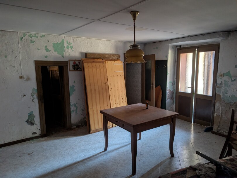 CUASSO AL PIANO, PORZIONE DI CORTE CON BOX-23