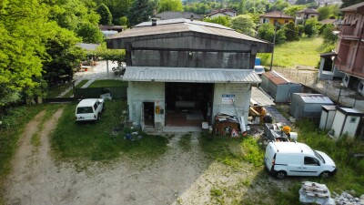 CUVEGLIO, CAPANNONE INDUSTRIALE CON PIAZZALE: