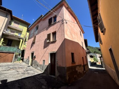 CUASSO AL MONTE, QUADRILOCALE DA RISTRUTTURARE CON CANTINA-2