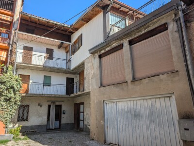 CUASSO AL PIANO, PORZIONE DI CORTE CON BOX-2