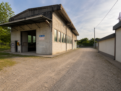 CUVEGLIO, CAPANNONE INDUSTRIALE CON PIAZZALE: