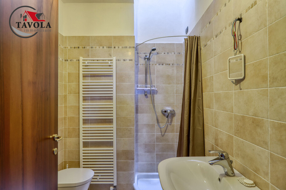 LUINO, PORZIONE DI VILLA BIFAMILIARE-24