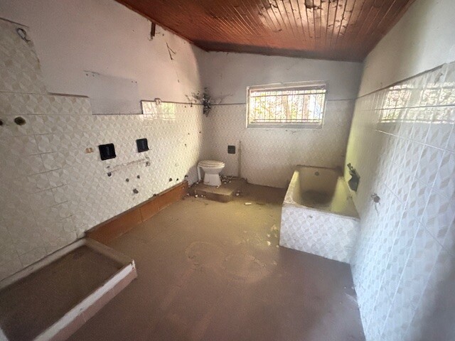 CUASSO AL MONTE, VILLA SINGOLA DA RISTRUTTURARE CON BOSCO PRIVATO-22
