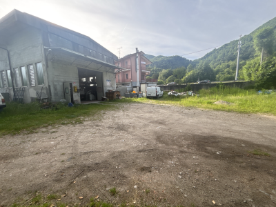 CUVEGLIO, CAPANNONE INDUSTRIALE CON PIAZZALE: