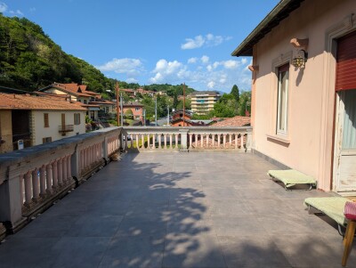 CUASSO AL MONTE, CASA INDIPENDENTE CON AMPIA AUTORIMESSA