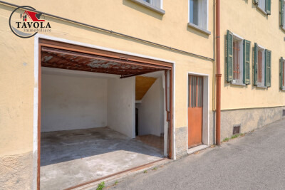 PORZIONE DI CASA LIBERA SU TRE LATI CON GIARDINO-24