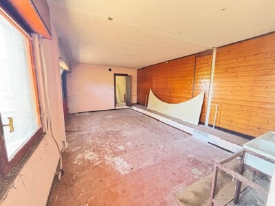 CUASSO AL MONTE, VILLA SINGOLA DA RISTRUTTURARE CON BOSCO PRIVATO-24