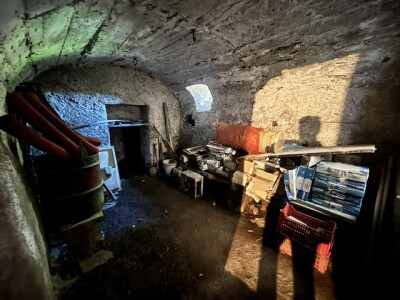 CUASSO AL MONTE, QUADRILOCALE DA RISTRUTTURARE CON CANTINA-24