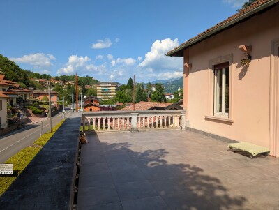 CUASSO AL MONTE, CASA INDIPENDENTE CON AMPIA AUTORIMESSA
