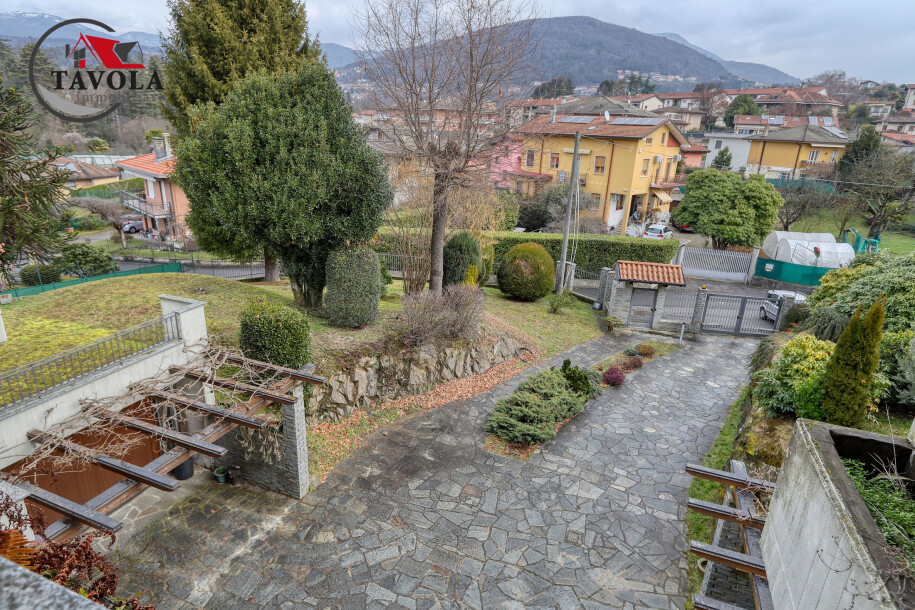 LUINO, PORZIONE DI VILLA BIFAMILIARE-27