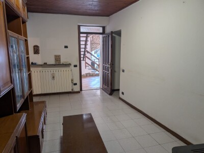 INDUNO OLONA, TRILOCALE IN CORTE CON BOX-3