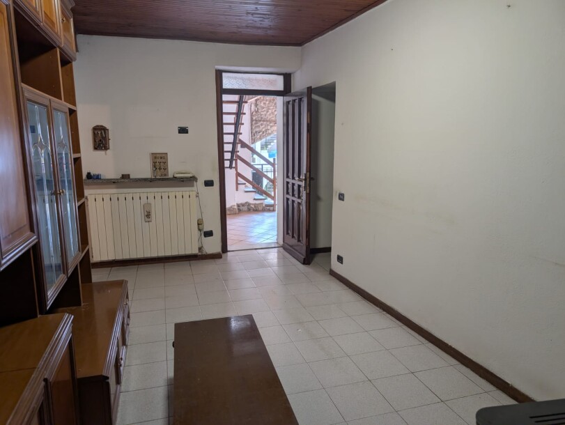 INDUNO OLONA, TRILOCALE IN CORTE CON BOX-3