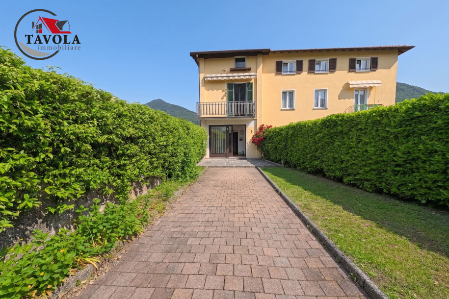 PORZIONE DI CASA LIBERA SU TRE LATI CON GIARDINO-3
