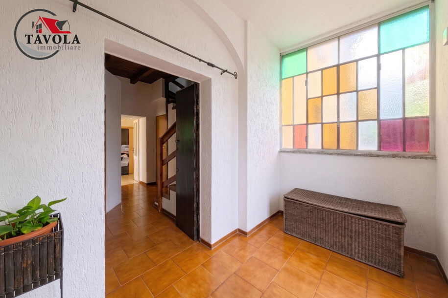 PORZIONE DI CASA LIBERA SU TRE LATI CON GIARDINO-6