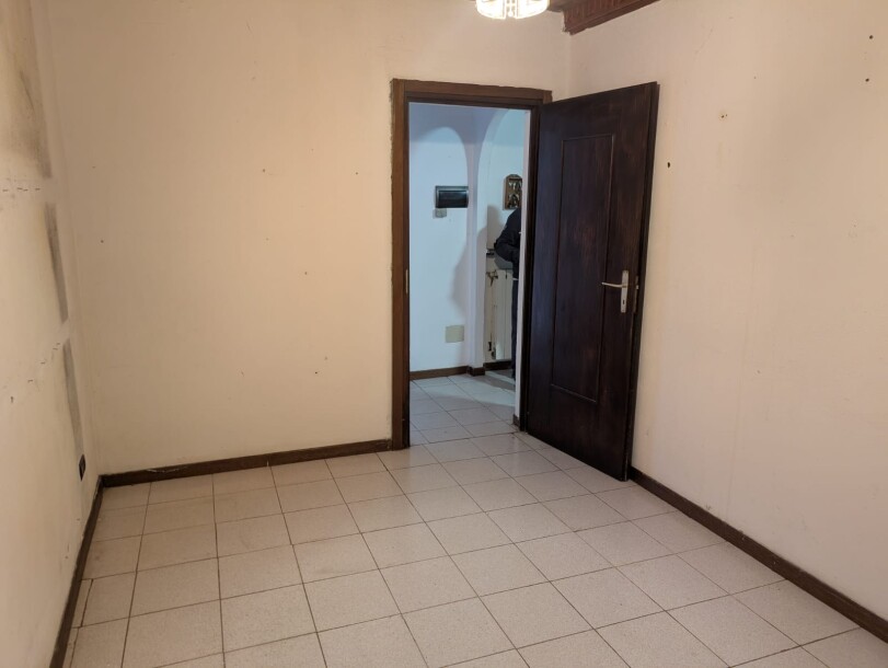 INDUNO OLONA, TRILOCALE IN CORTE CON BOX-9