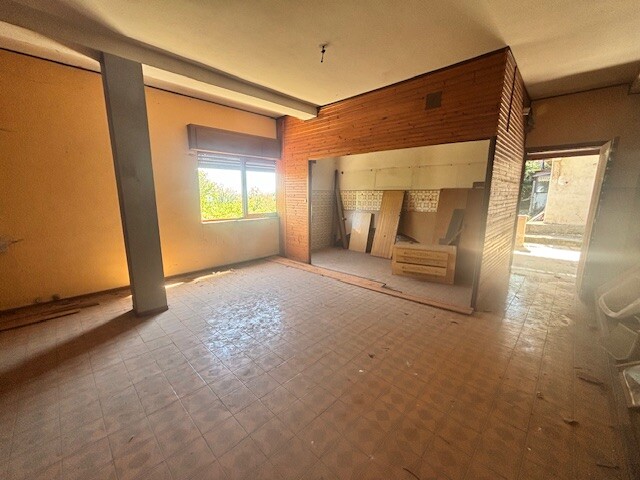 CUASSO AL MONTE, VILLA SINGOLA DA RISTRUTTURARE CON BOSCO PRIVATO-7