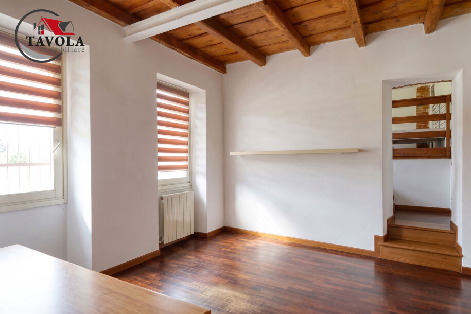 PORZIONE DI CASA LIBERA SU TRE LATI CON GIARDINO-7