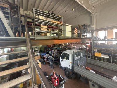 CUVEGLIO, CAPANNONE INDUSTRIALE CON PIAZZALE: