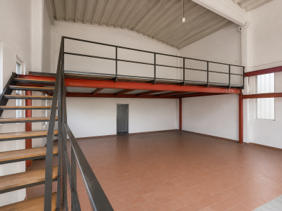 CUVEGLIO, CAPANNONE INDUSTRIALE CON PIAZZALE: